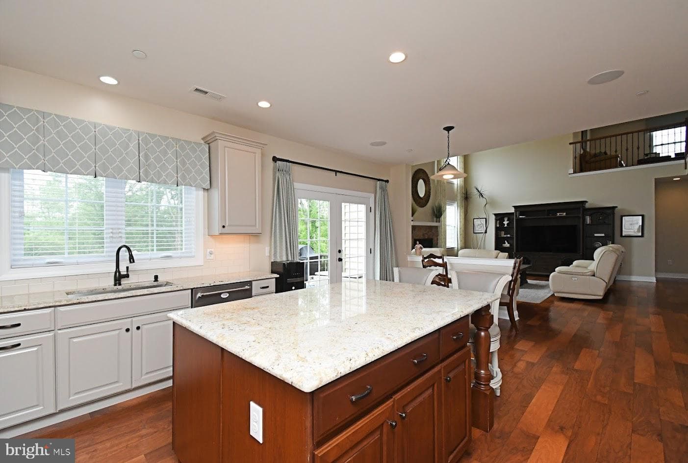 300 Rowland Lane photo 11