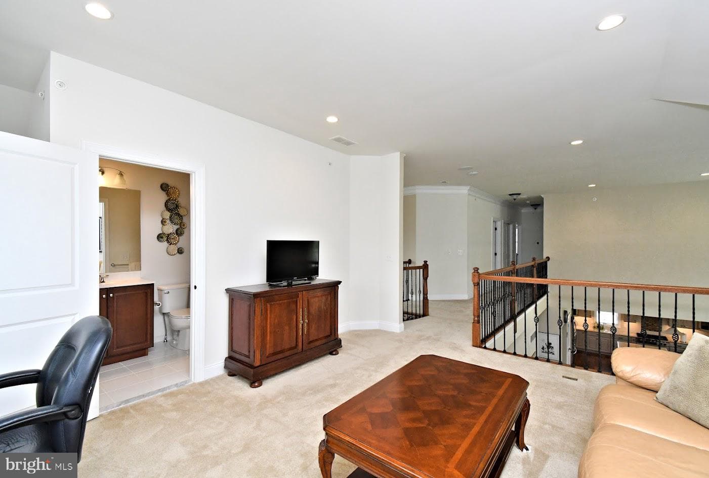 300 Rowland Lane photo 32