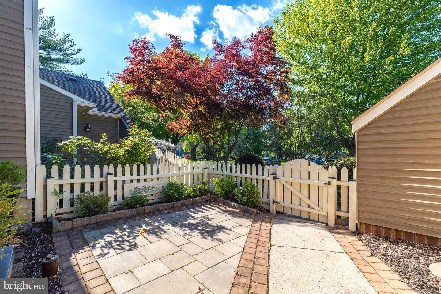 1607 Lakeview Circle photo 2