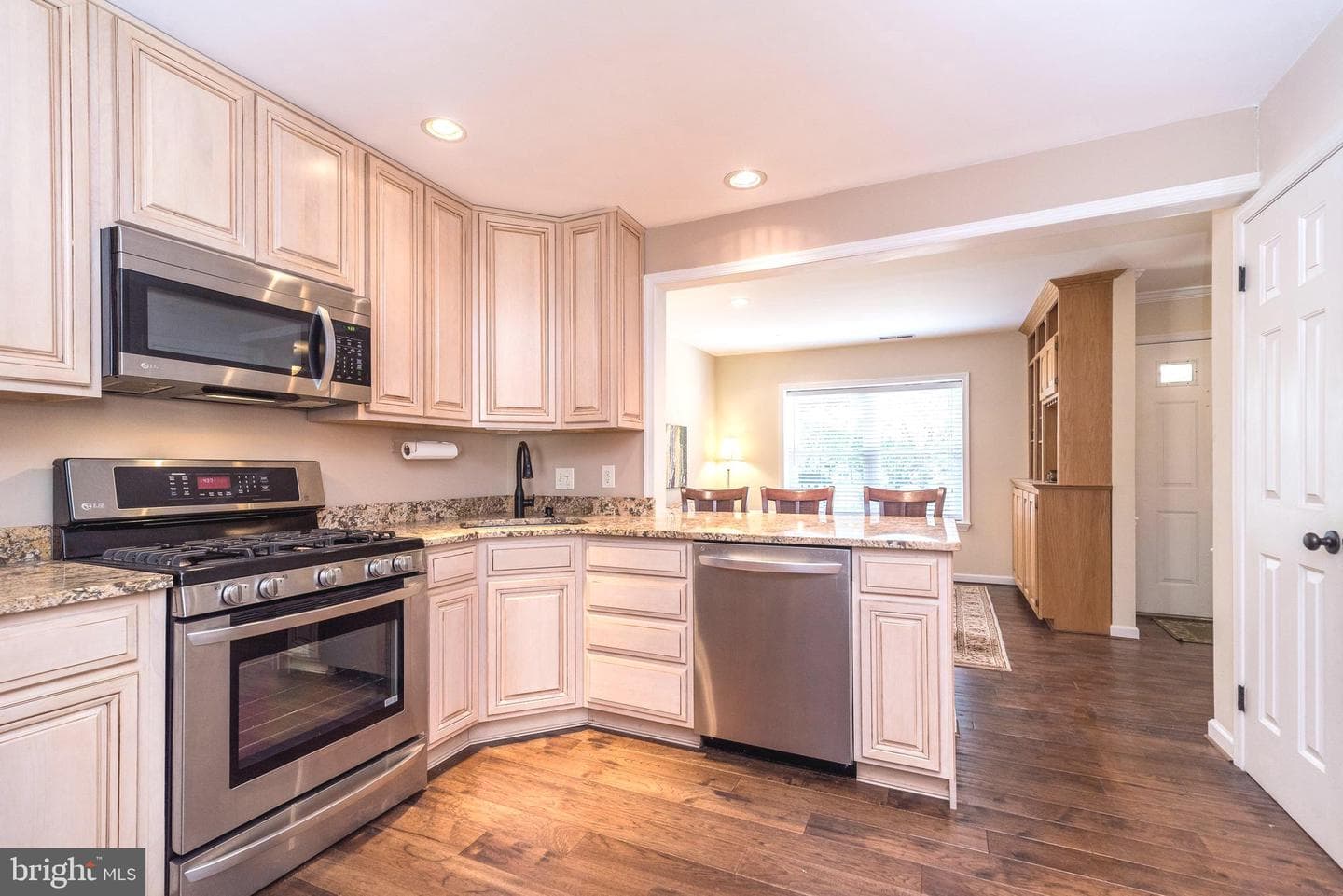 1607 Lakeview Circle photo 9