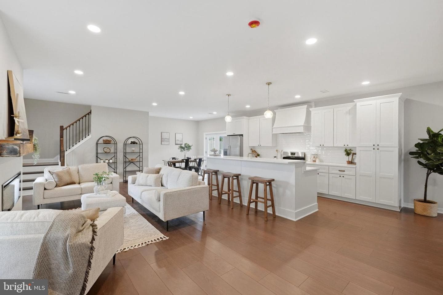 214 Wyandotte Road photo 2