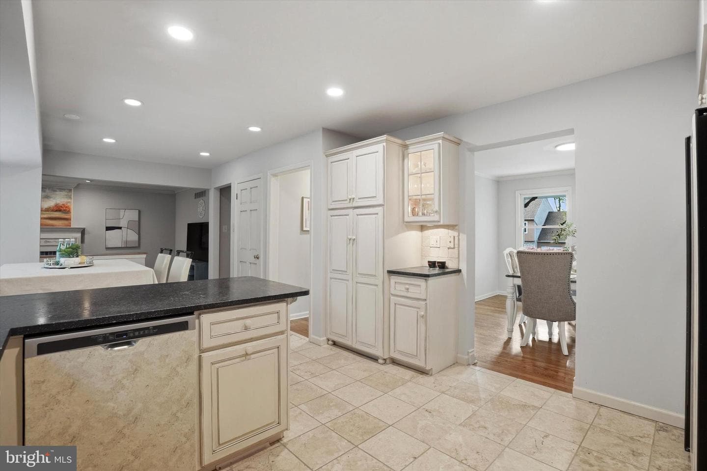 625 S Sweetwater Drive photo 4