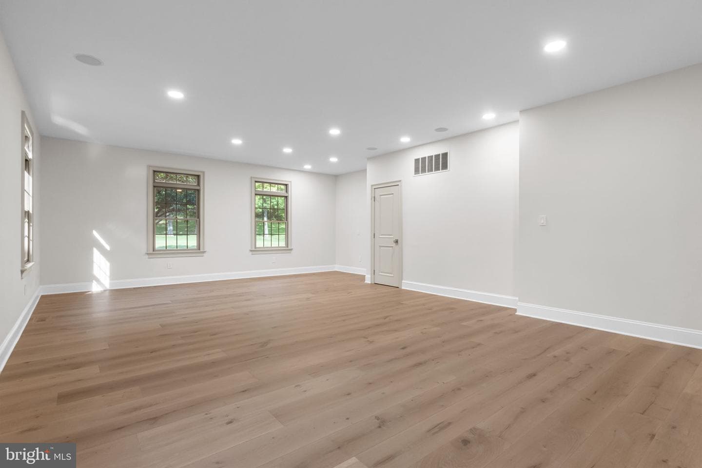102 Pickwick Drive photo 44
