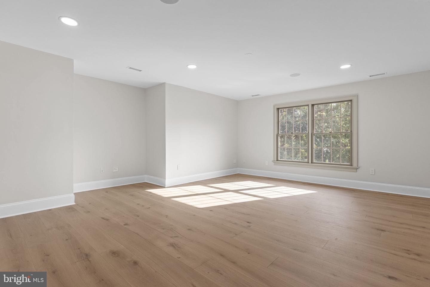 102 Pickwick Drive photo 48