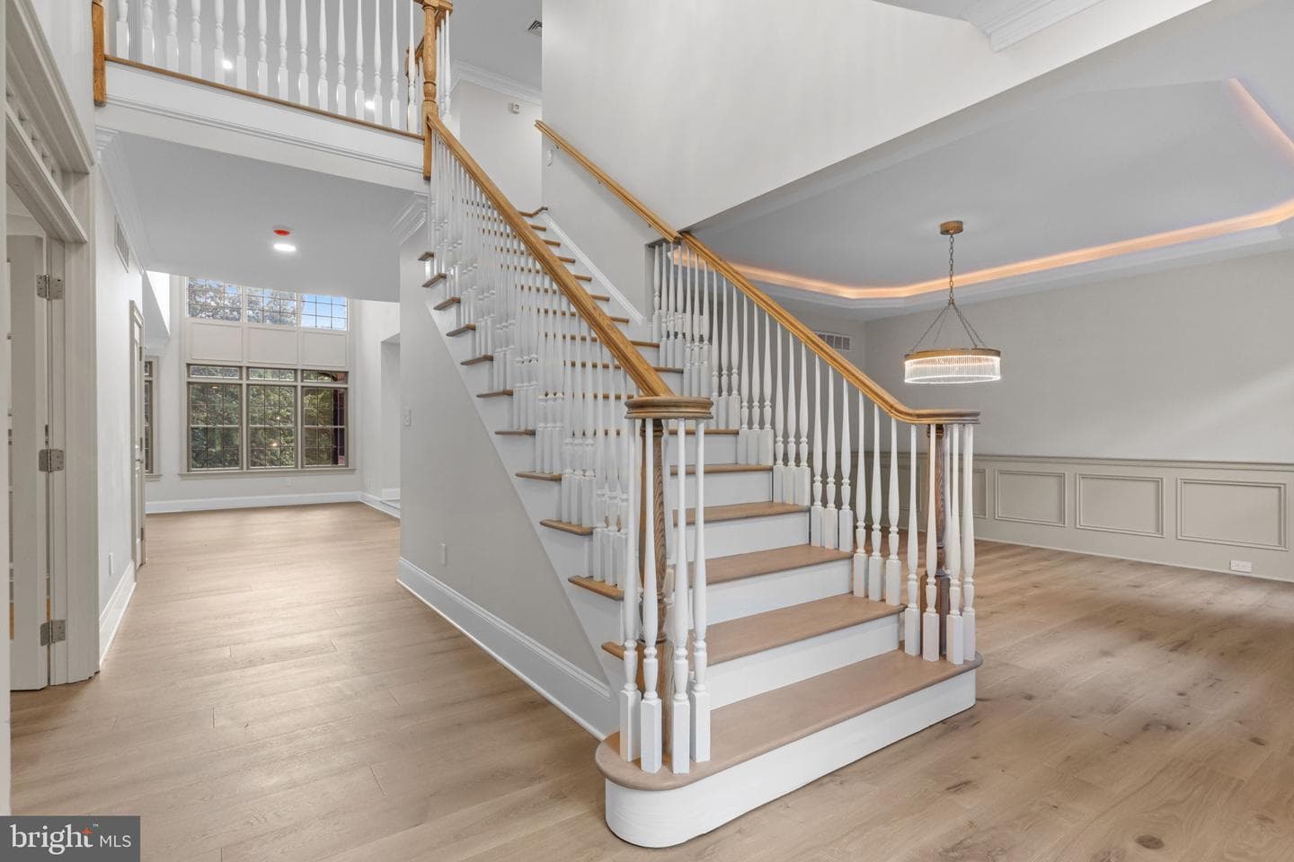 102 Pickwick Drive photo 5