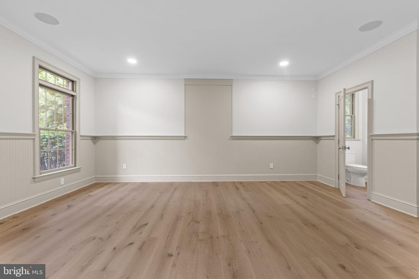 102 Pickwick Drive photo 8