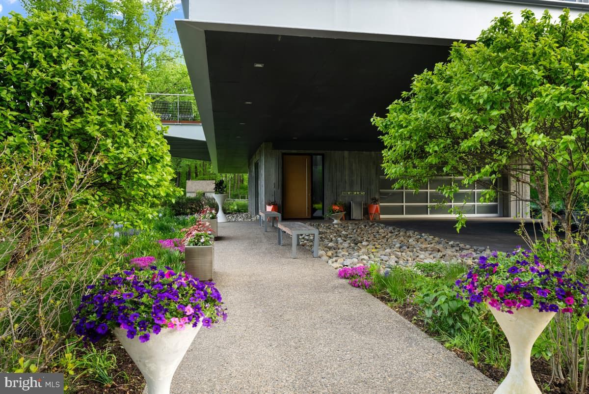 2710 River Road photo 20