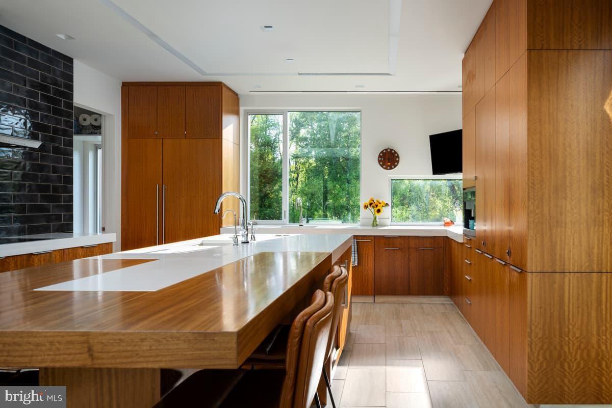 2710 River Road photo 37