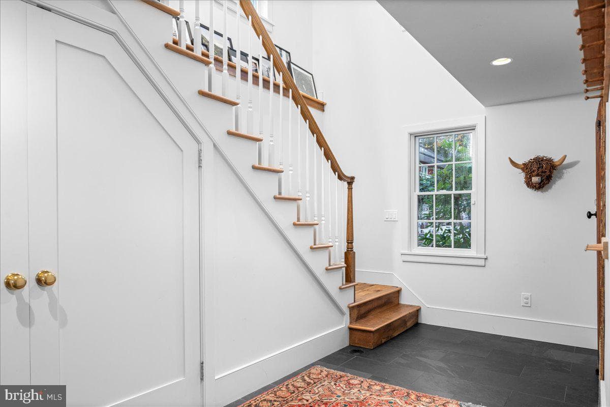 465 E State Street photo 10