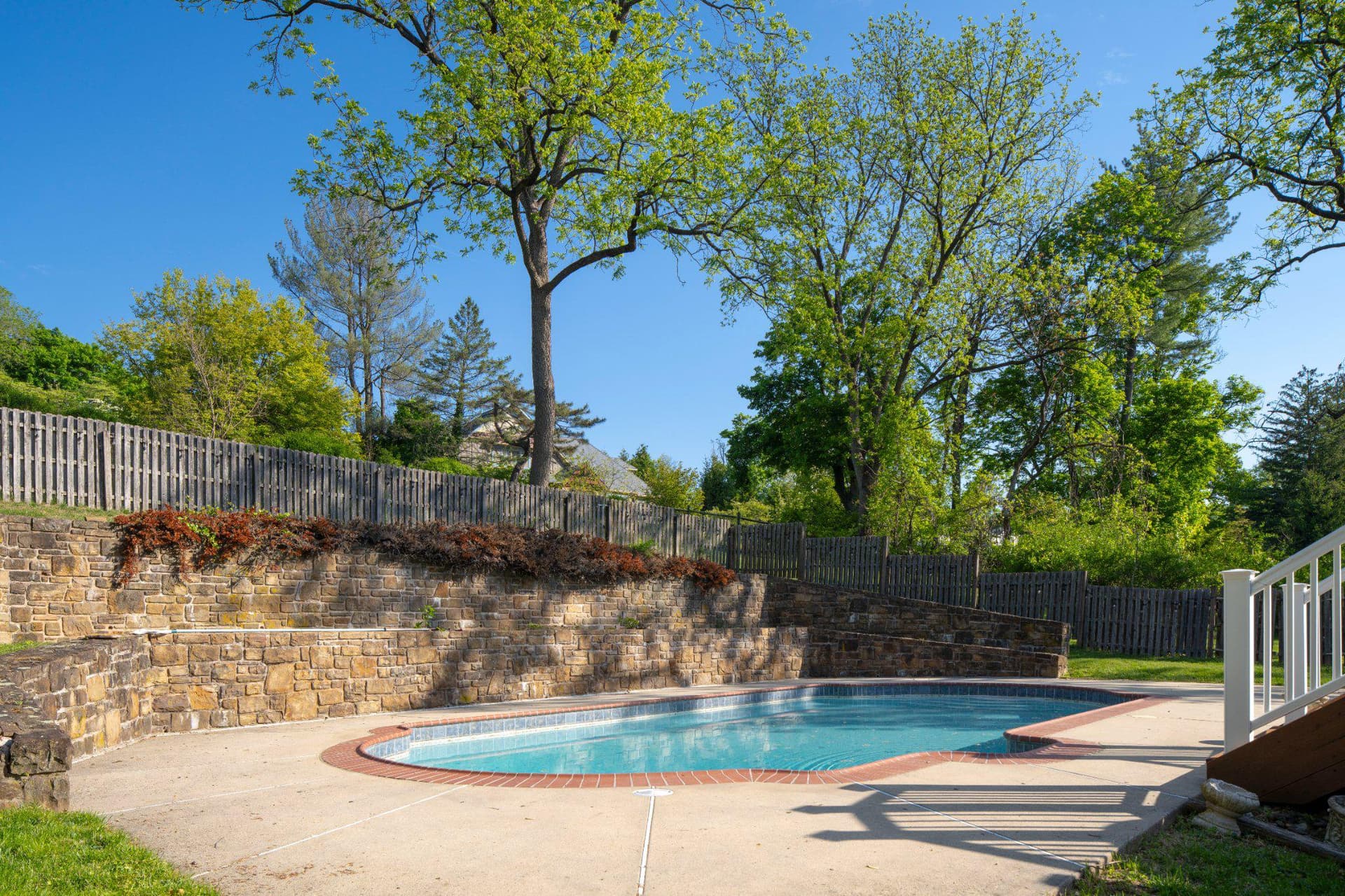 465 E State Street photo 8