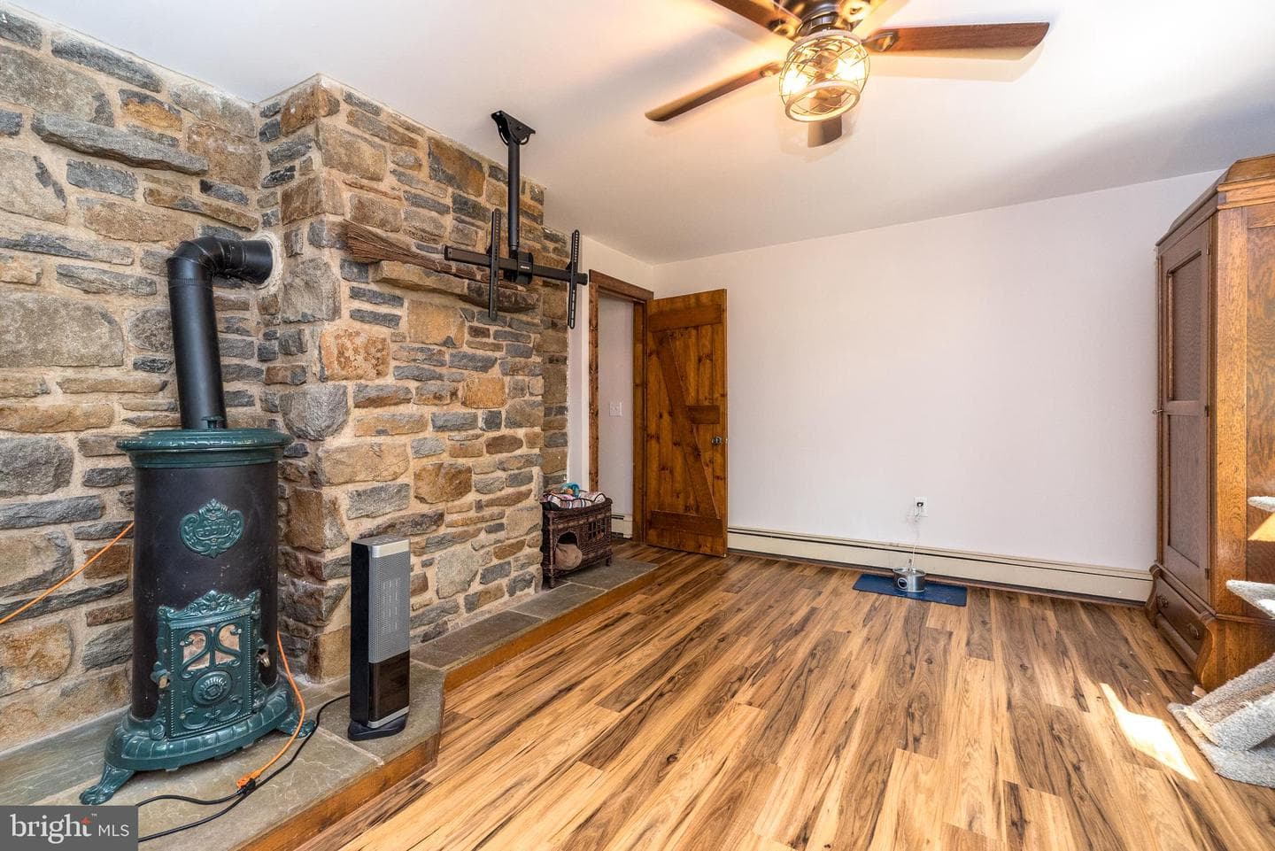 1502 Mission Road photo 32