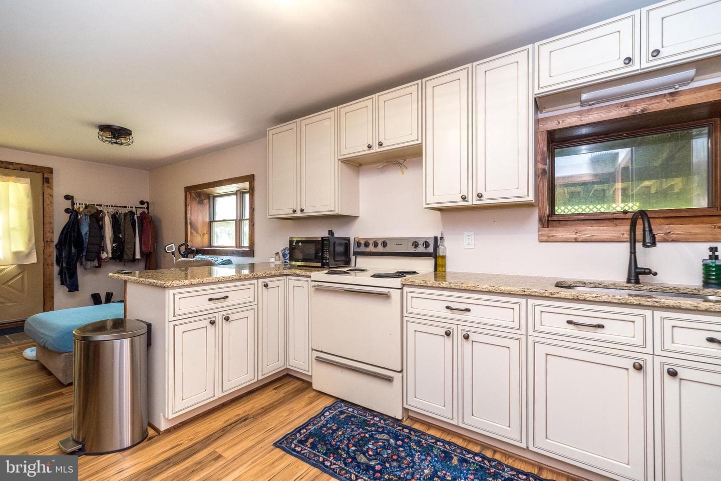 1502 Mission Road photo 35