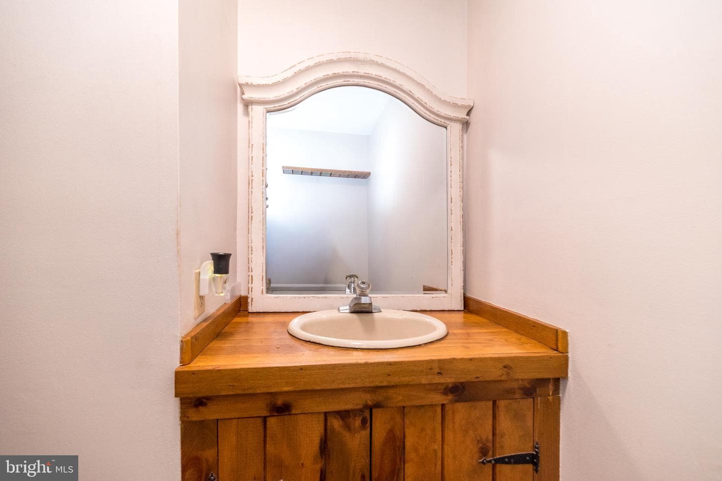 1502 Mission Road photo 36