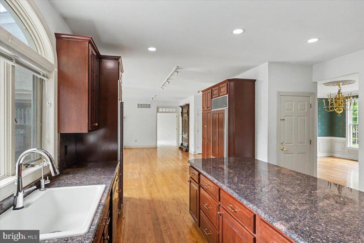 1558 River Road photo 14