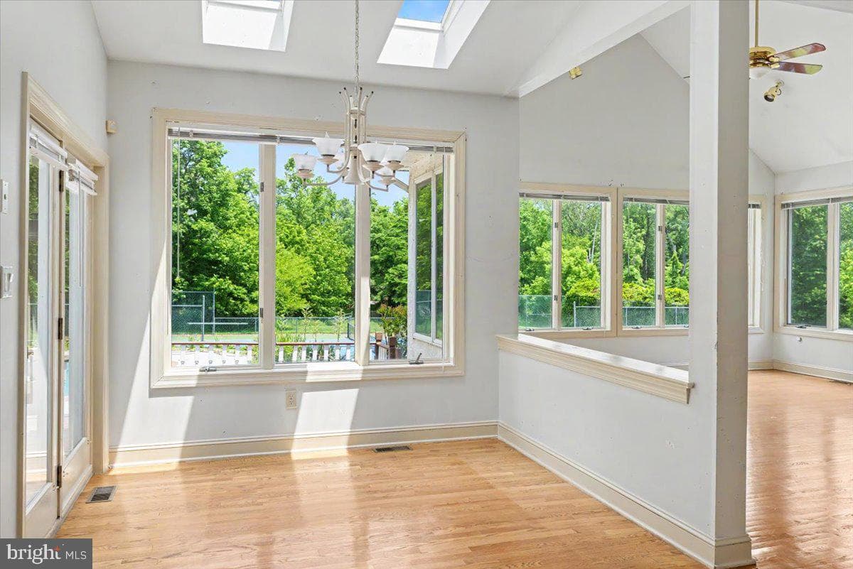 1558 River Road photo 17