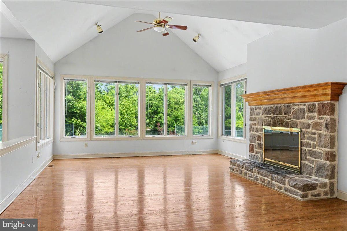 1558 River Road photo 19