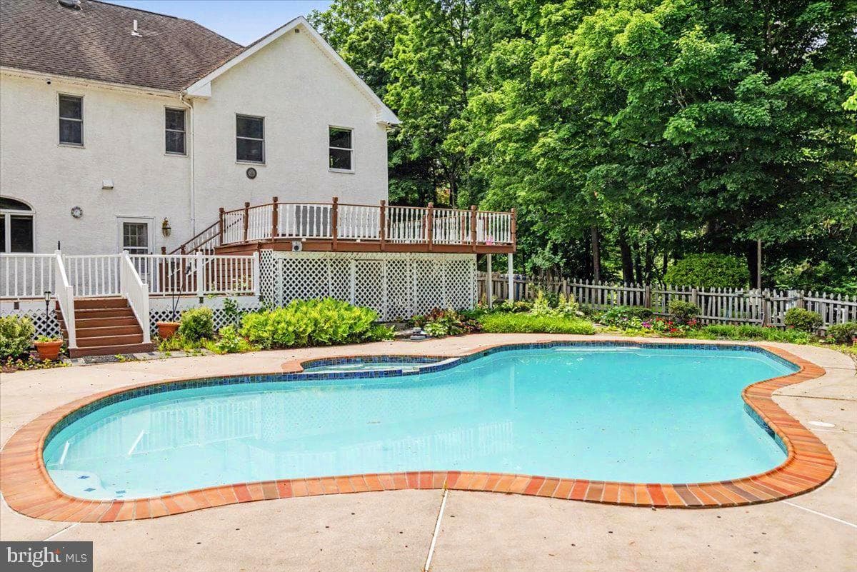 1558 River Road photo 49