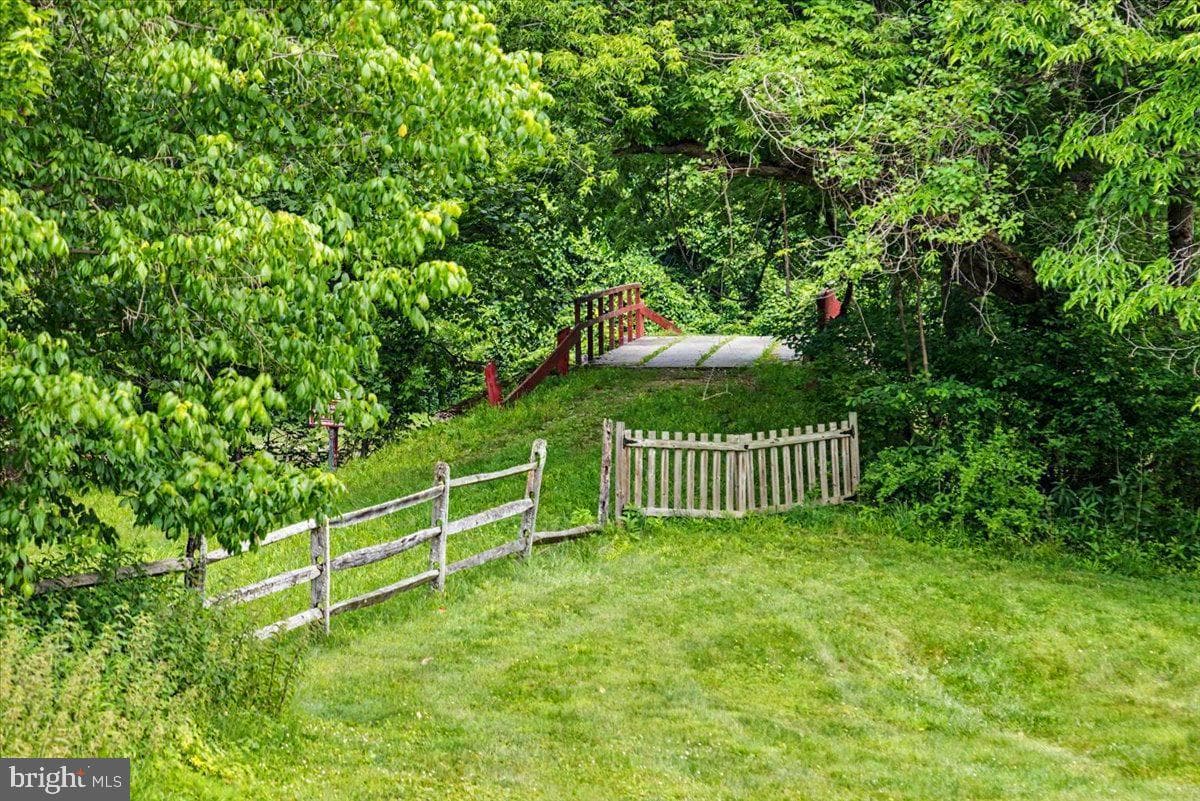 1558 River Road photo 51