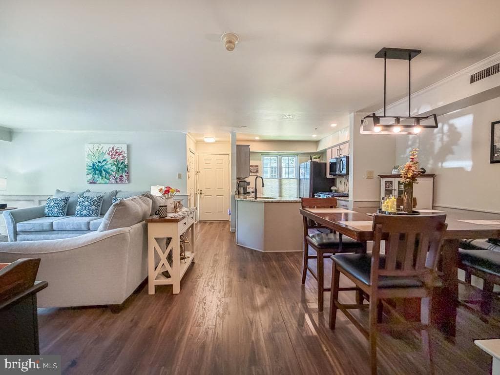 601 Society Place photo 12