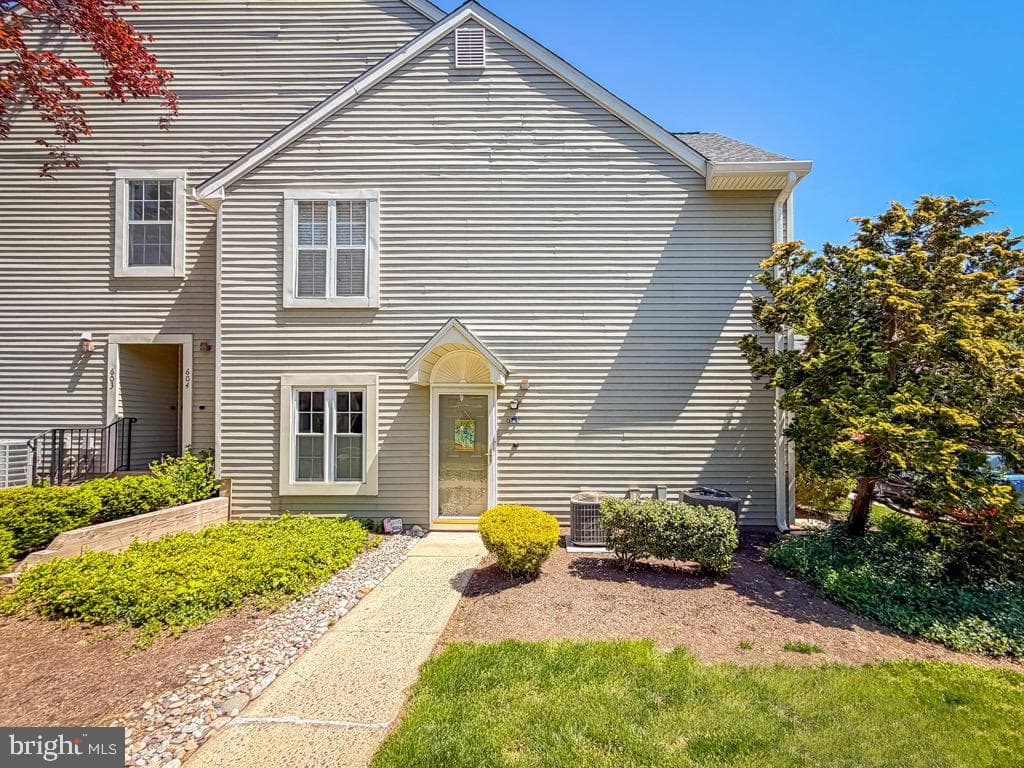 601 Society Place photo 27