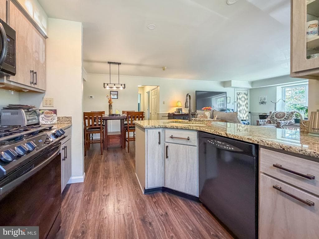 601 Society Place photo 4