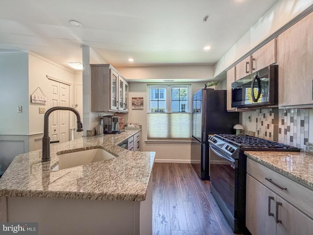 601 Society Place photo 9