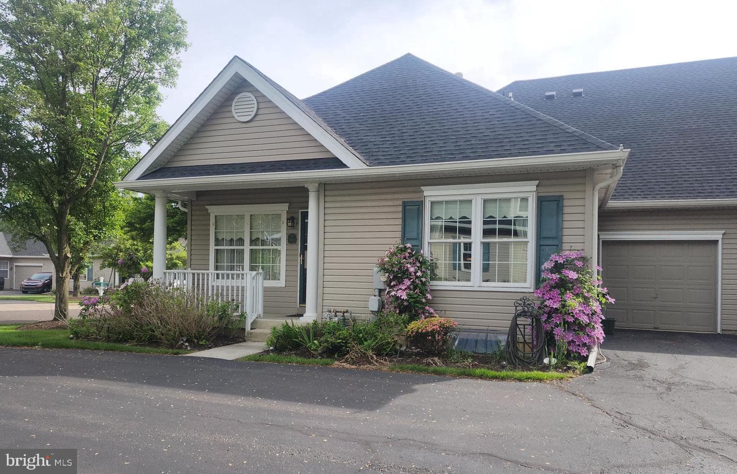 105 Liberty Dr photo 1