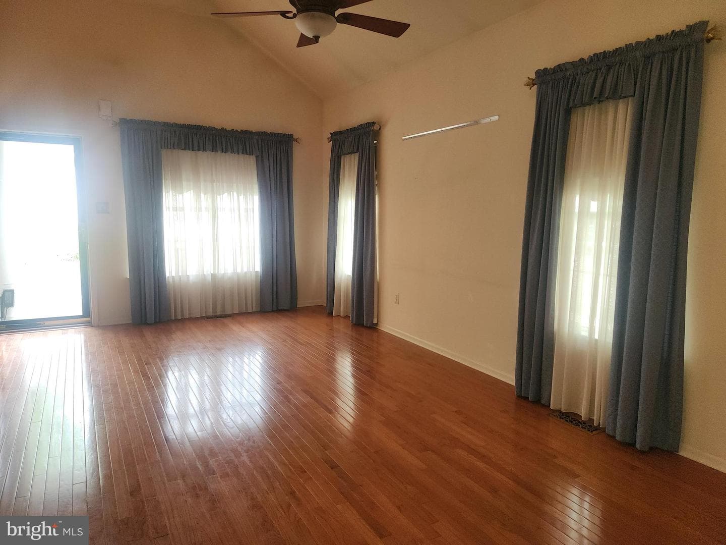 105 Liberty Dr photo 5