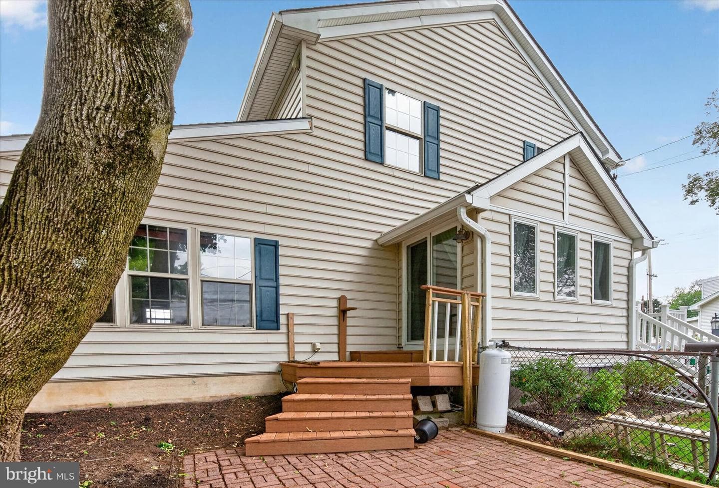 280 Olive Street photo 3
