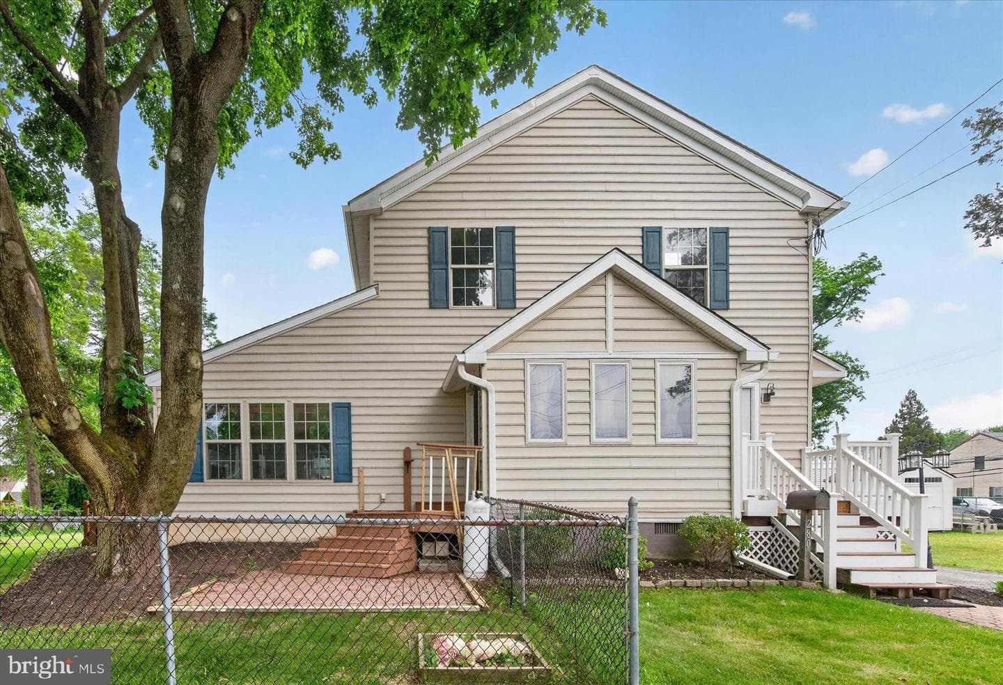 280 Olive Street photo 4