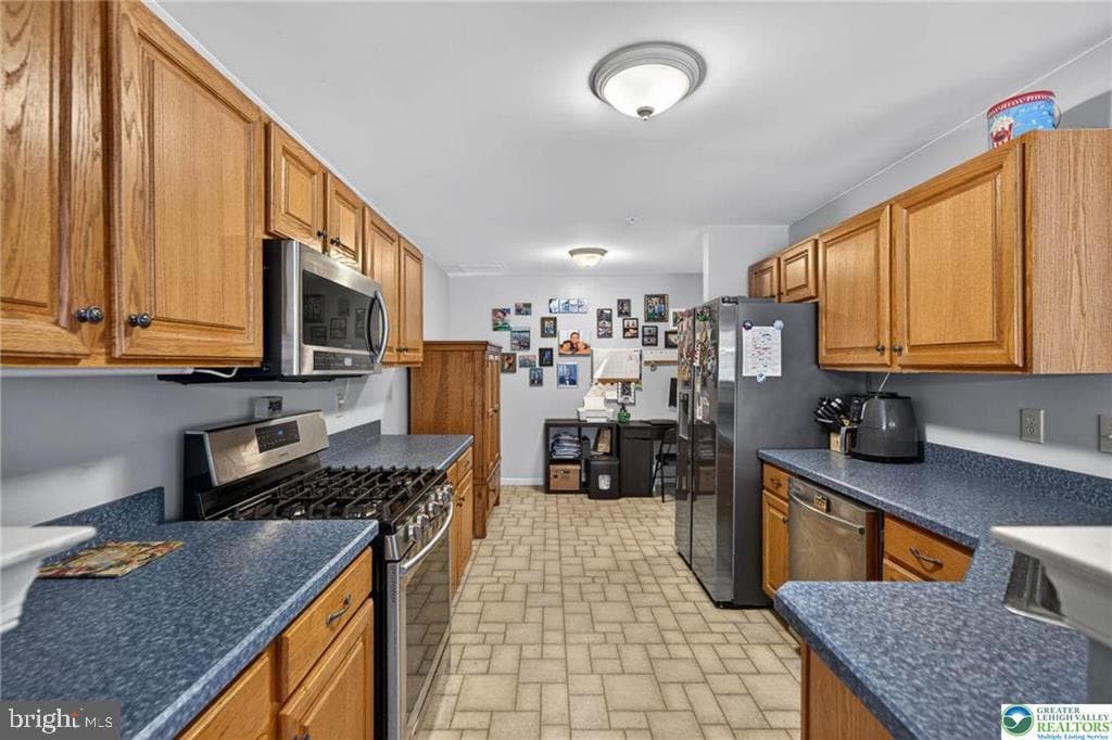 204 Hampshire Drive photo 20