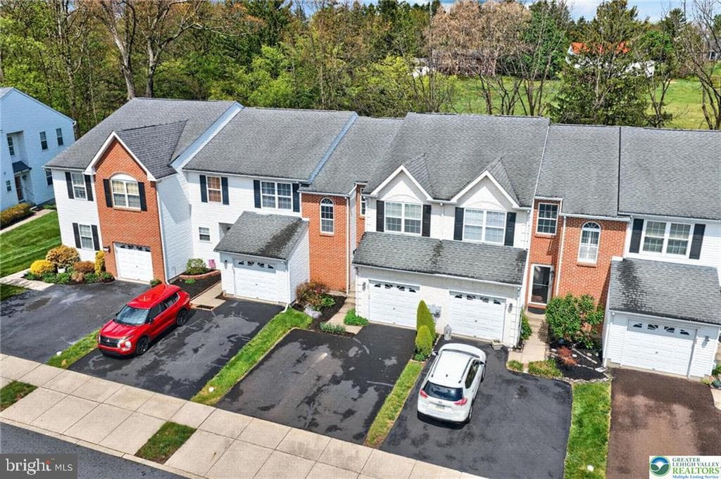 204 Hampshire Drive photo 3
