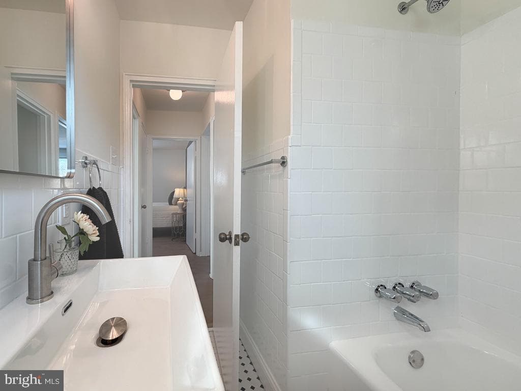 101 Walnut Lane photo 32
