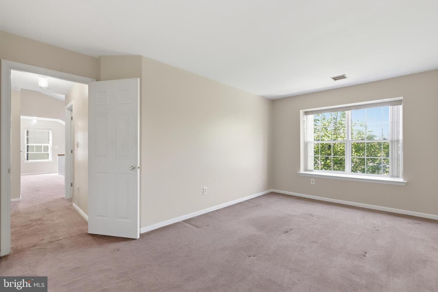 702 Eaton Court photo 13