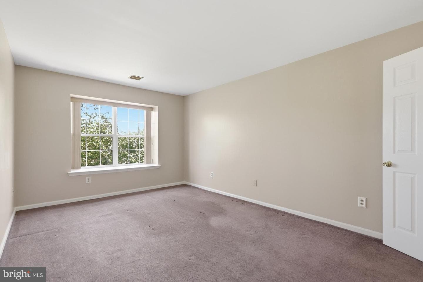702 Eaton Court photo 14