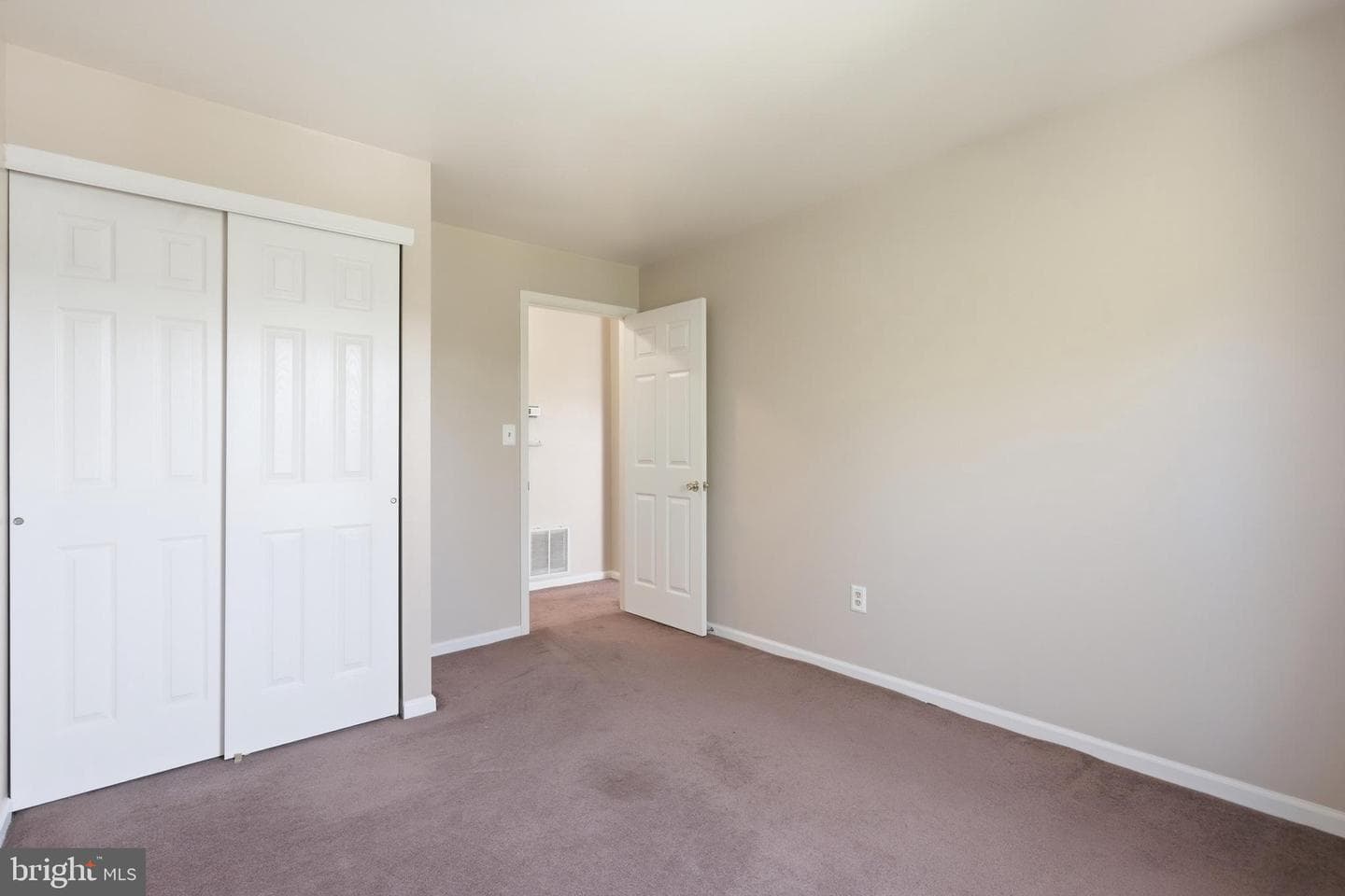 702 Eaton Court photo 19