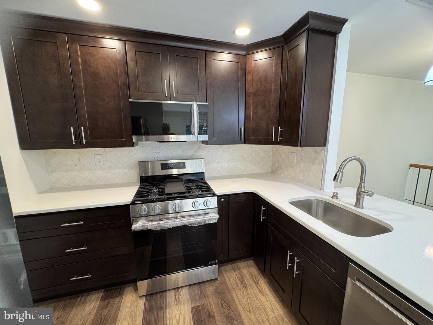 604 W Society Place photo 5