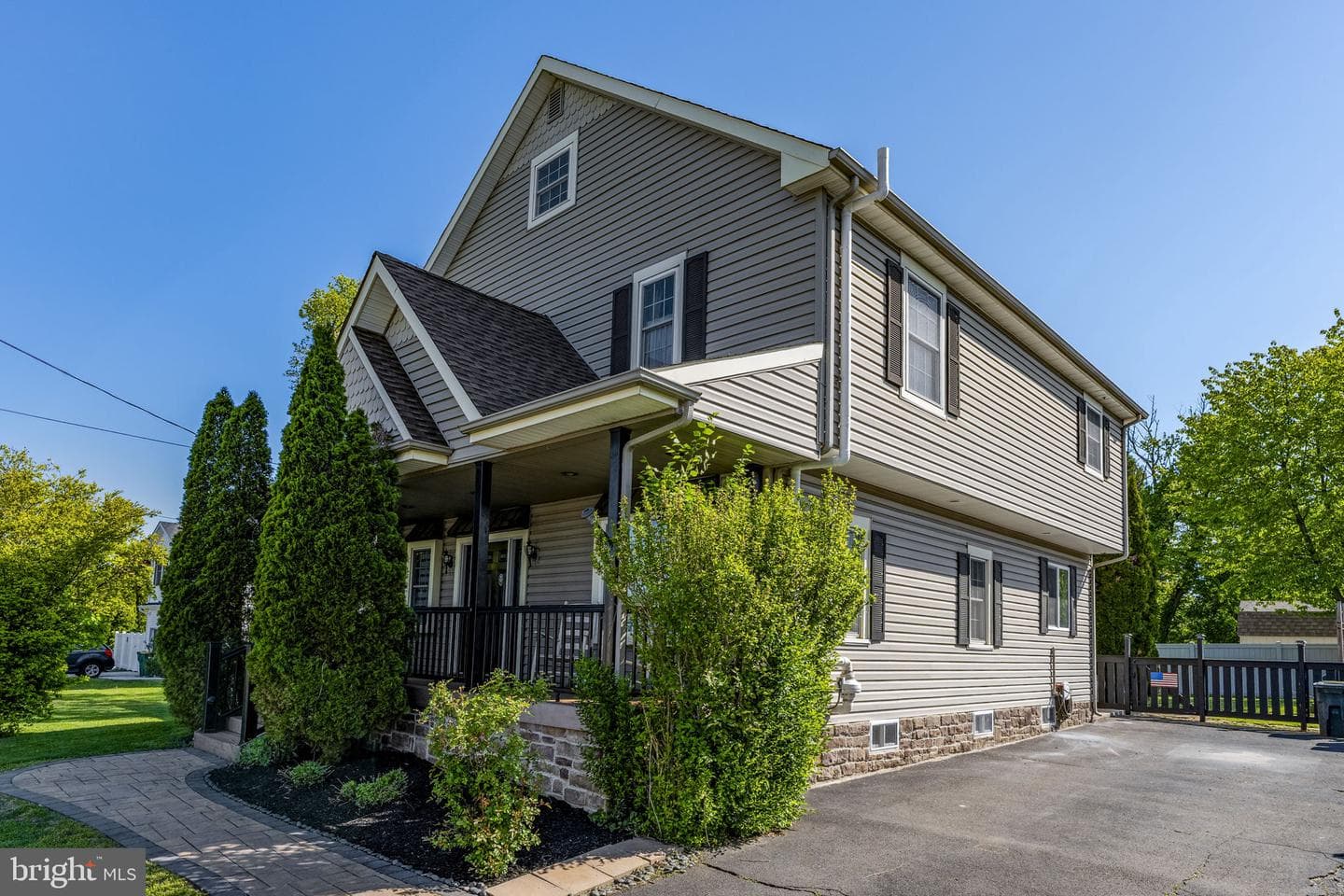 131 N Hawthorne Avenue