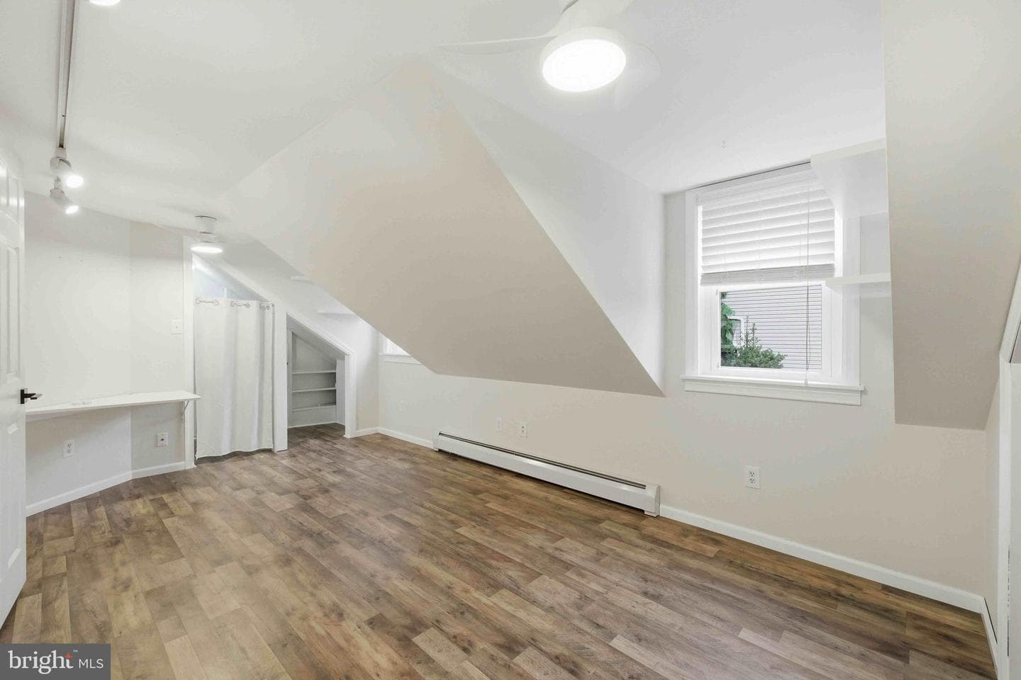 370 Maple Avenue photo 29