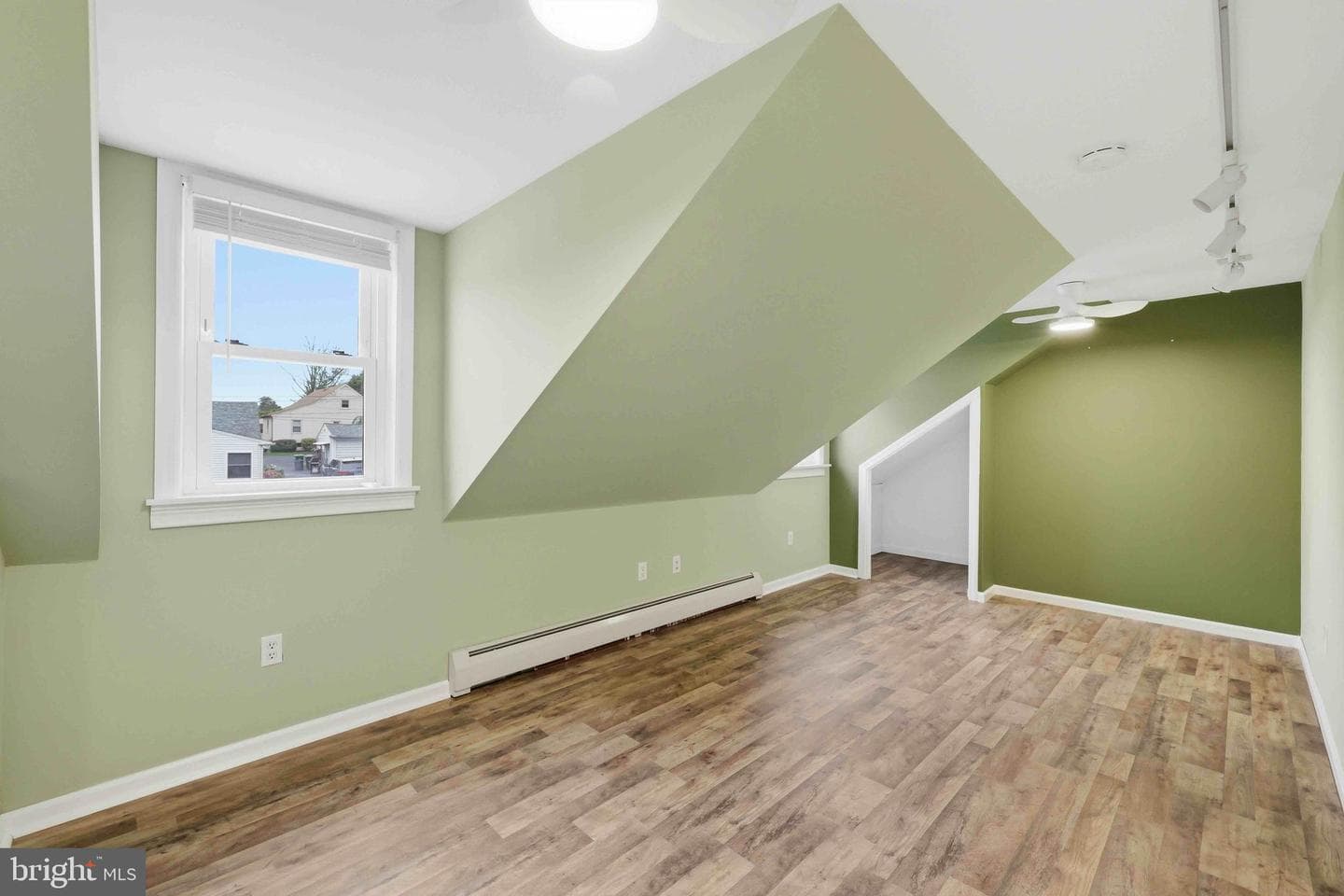 370 Maple Avenue photo 31