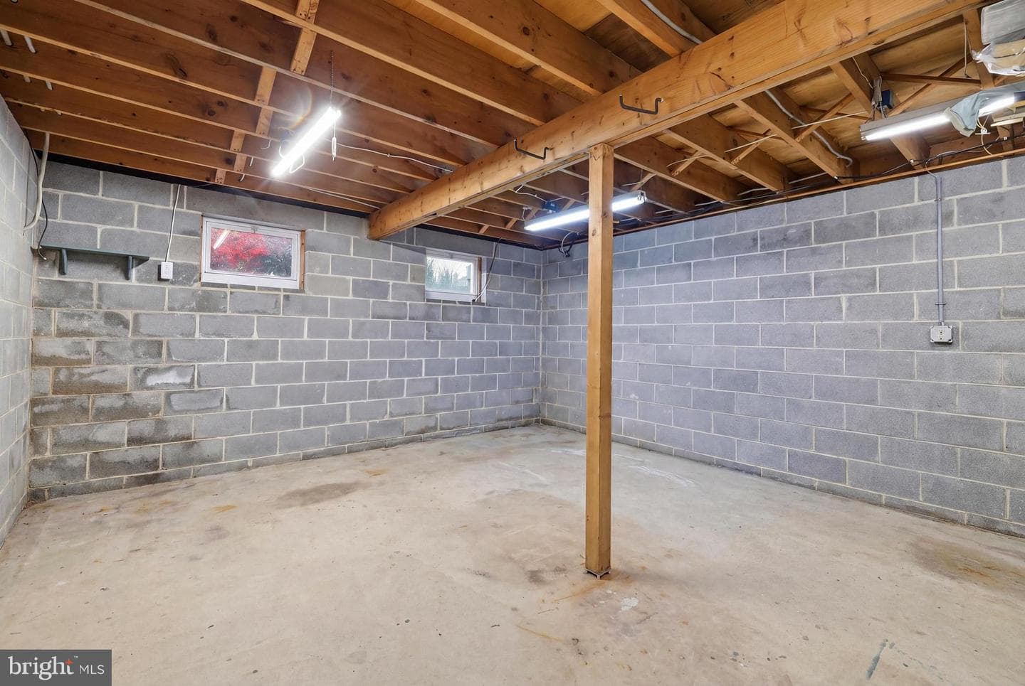 370 Maple Avenue photo 60
