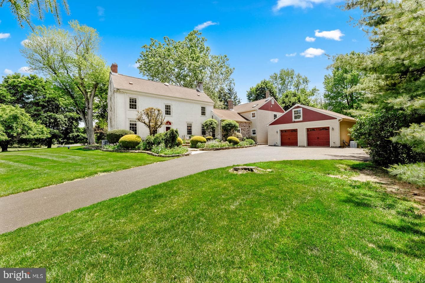 290 Foxcroft Drive photo 2