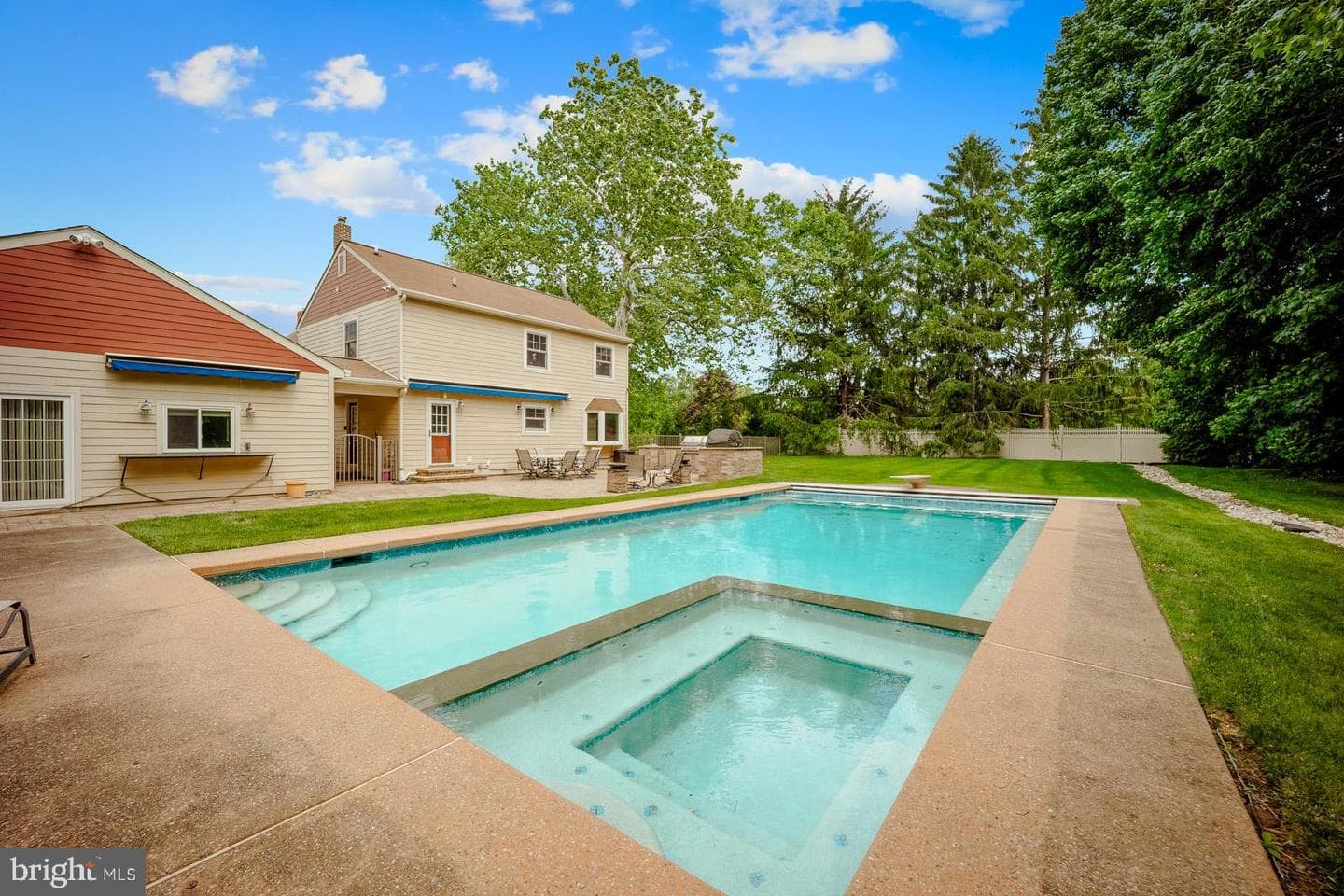 290 Foxcroft Drive photo 81