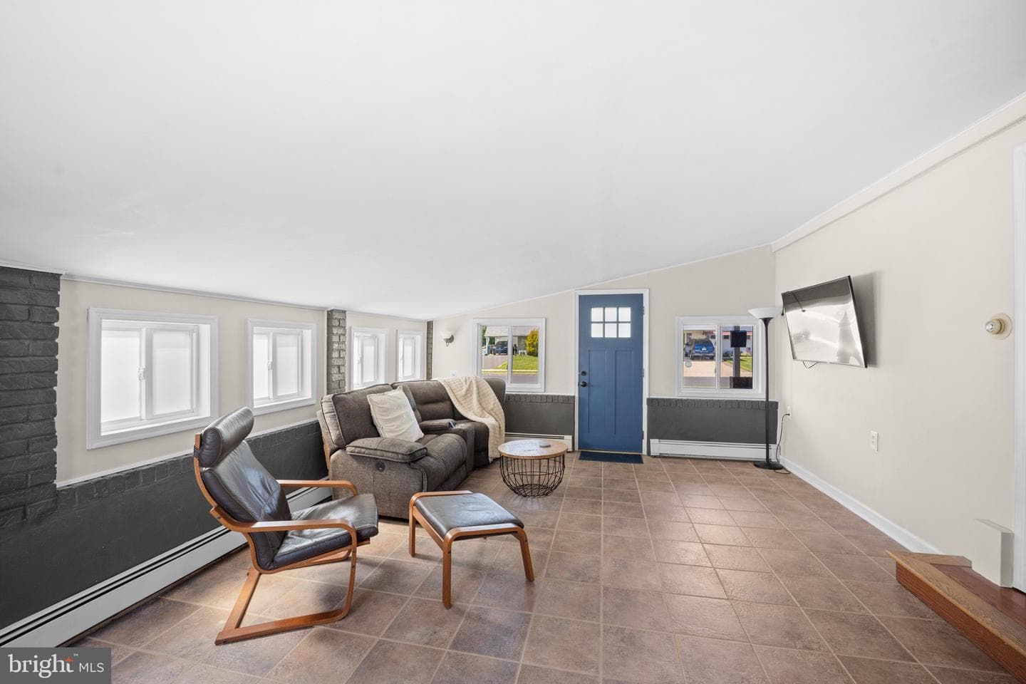 264 Goldenridge Drive photo 3