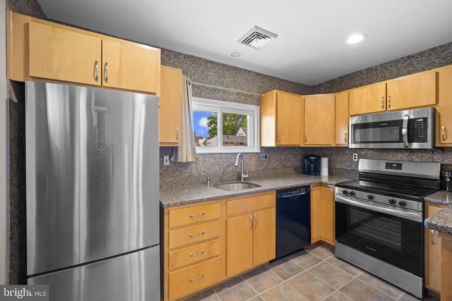 264 Goldenridge Drive photo 7