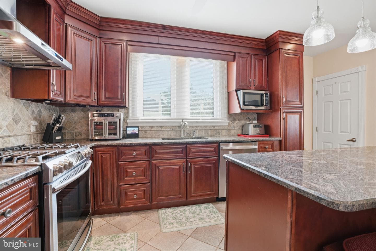 49 Maple Avenue photo 14
