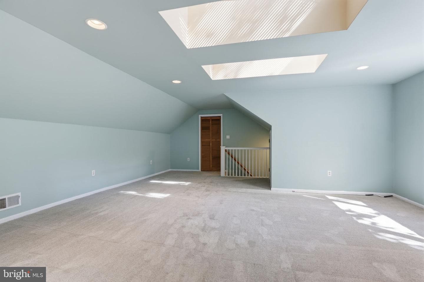 207 W Ferry Road photo 33