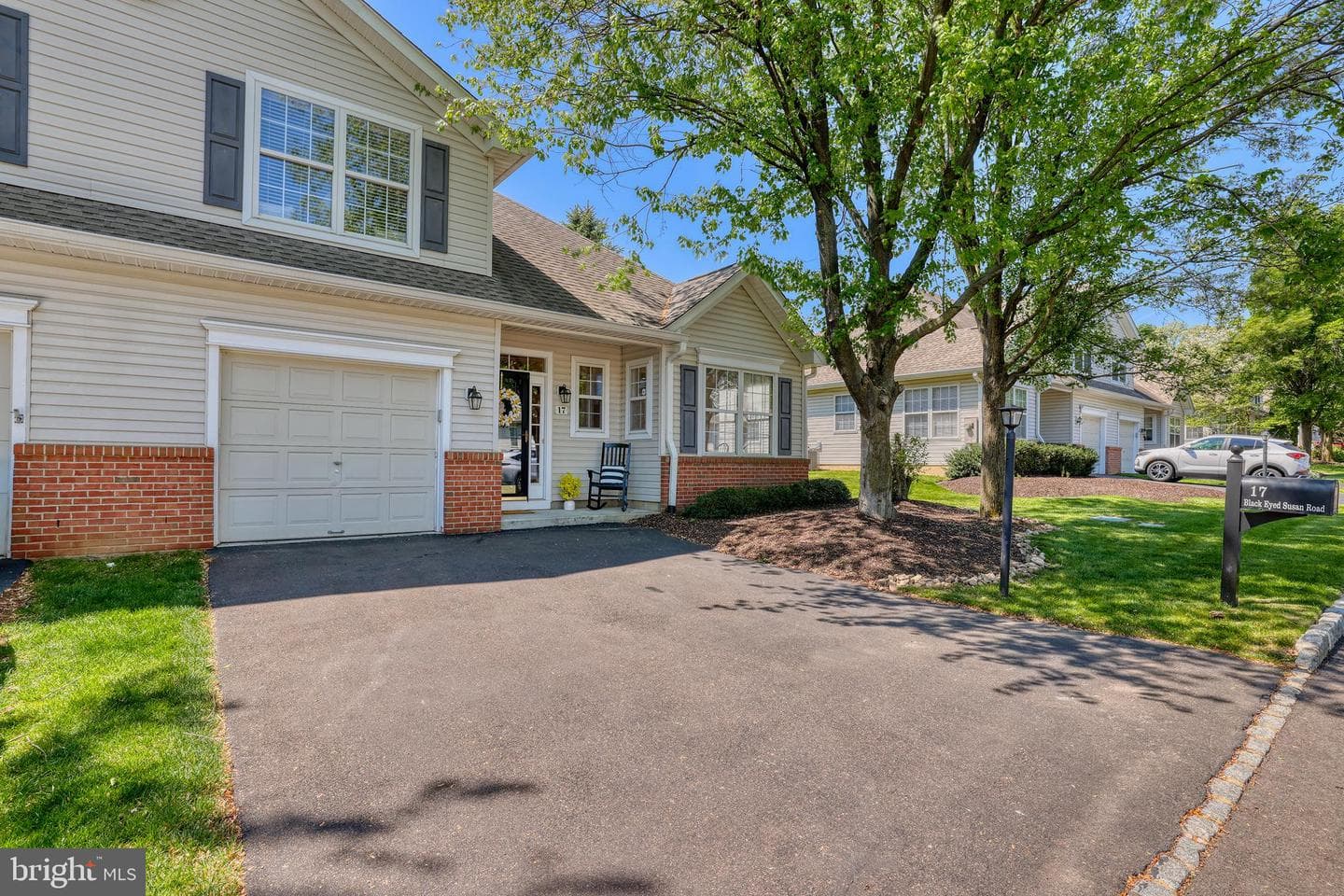 17 Black Eyed Susan Road photo 3