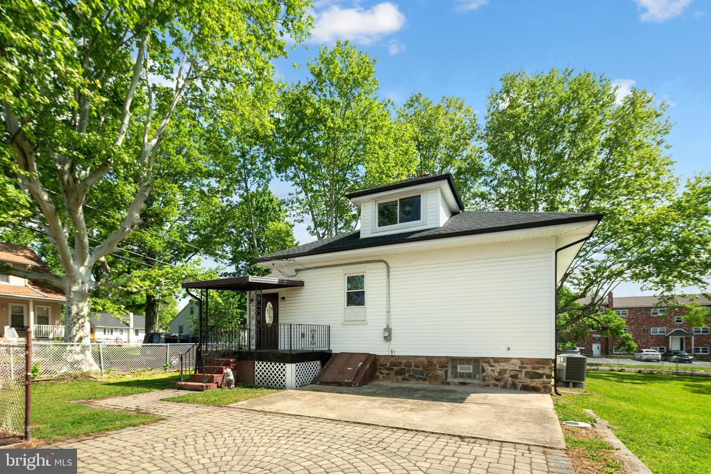 848 Cedar Avenue photo 35