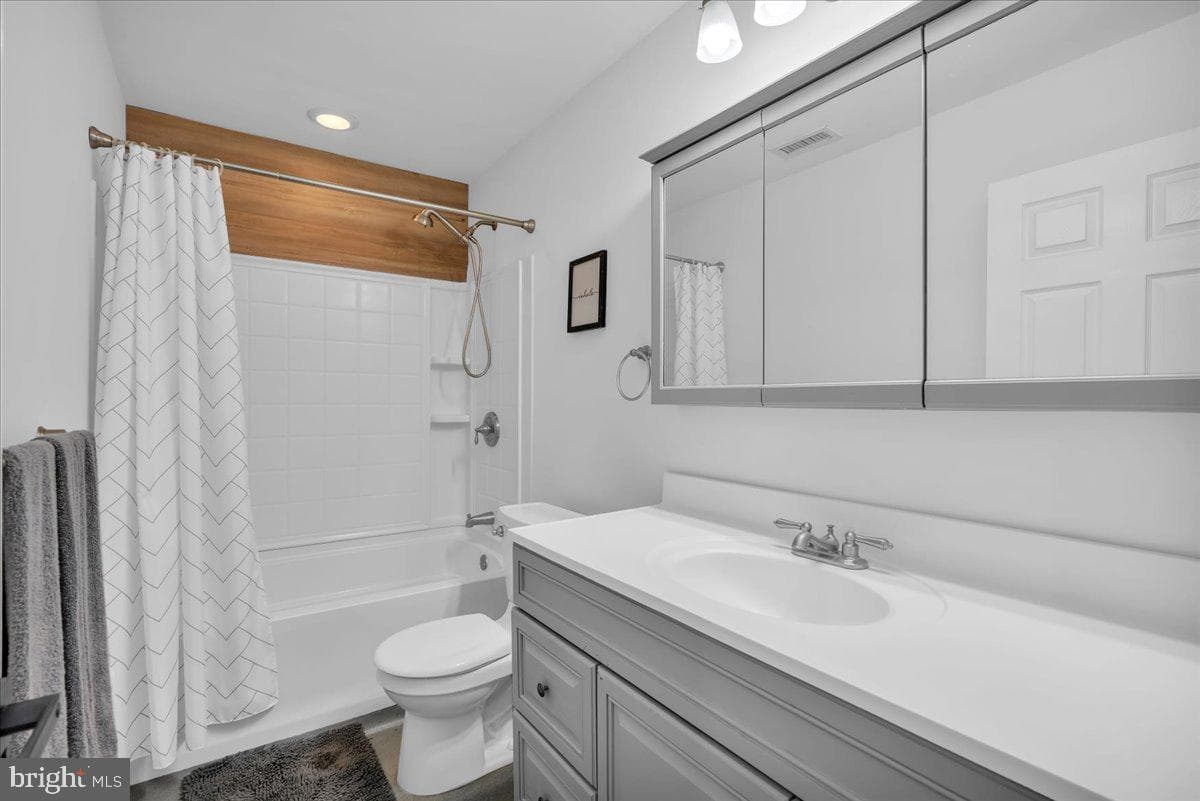 62 Ferry St photo 10